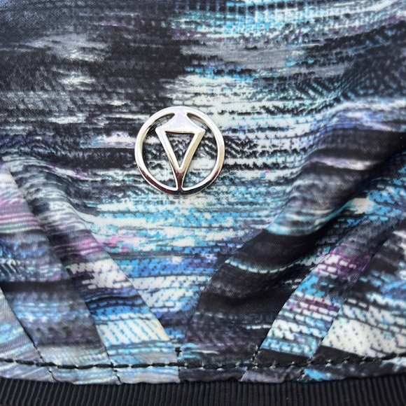 - Ivivva cross body bag with an adjustable strap - Picture 3 of 6